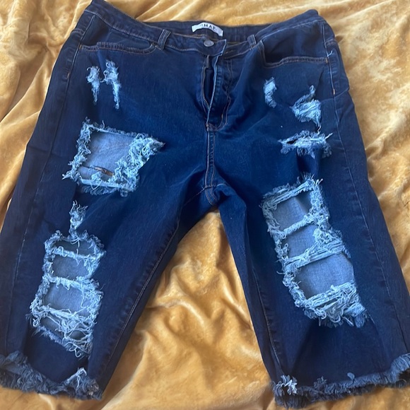 the m.a.p Pants - Denim Ripped Bermudas